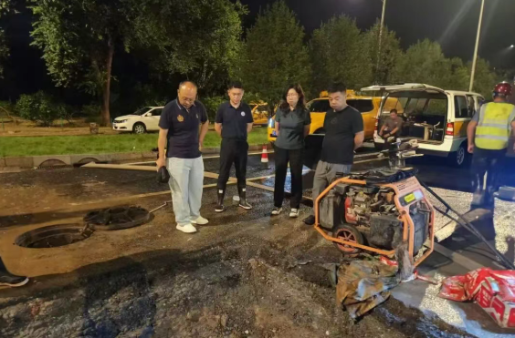 应急响应解难题，国企担当保畅通—水务公司打赢北清路管涌抢险攻坚战！